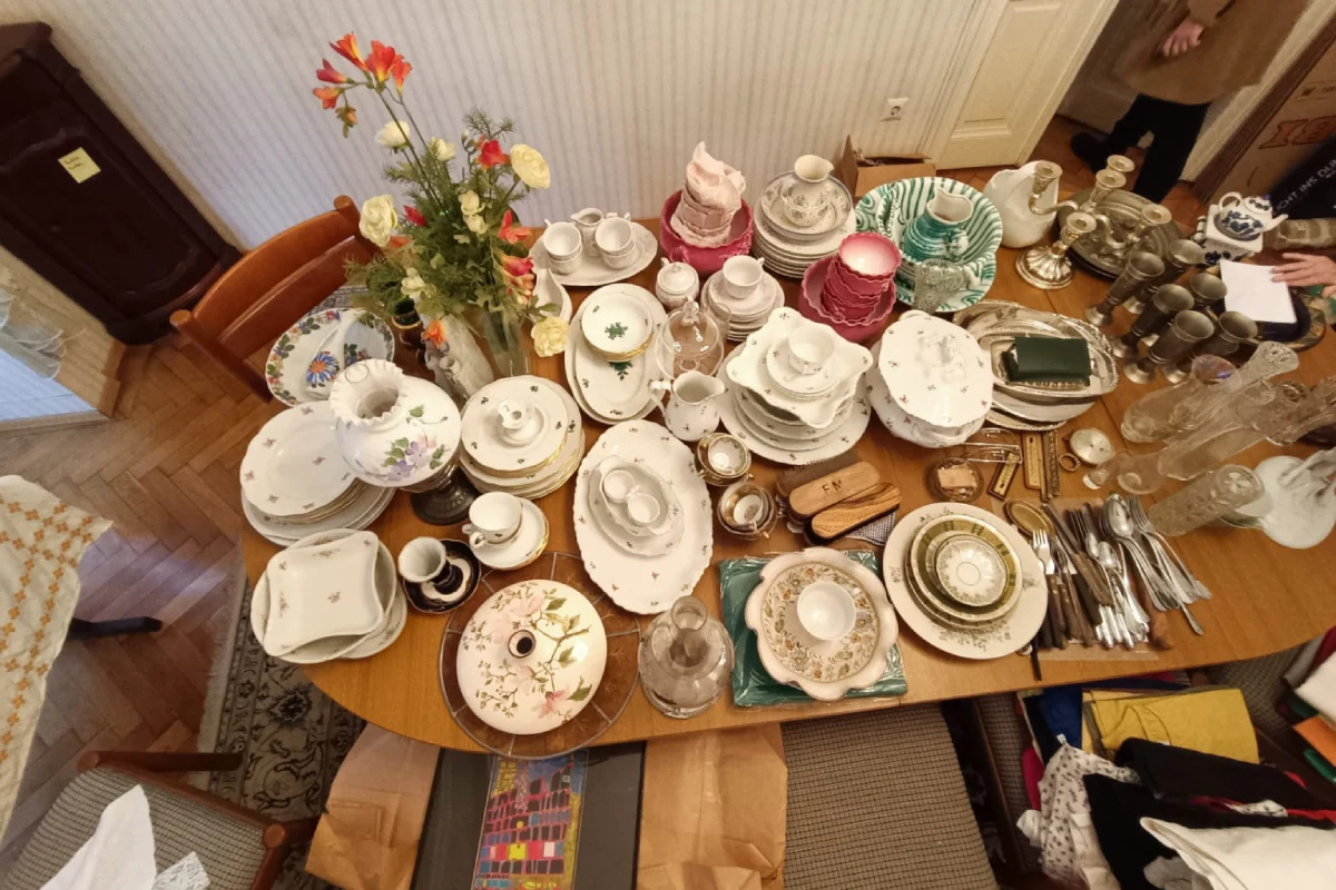 Porzellan verkaufen in Linz – Tassen, Teller und Figuren