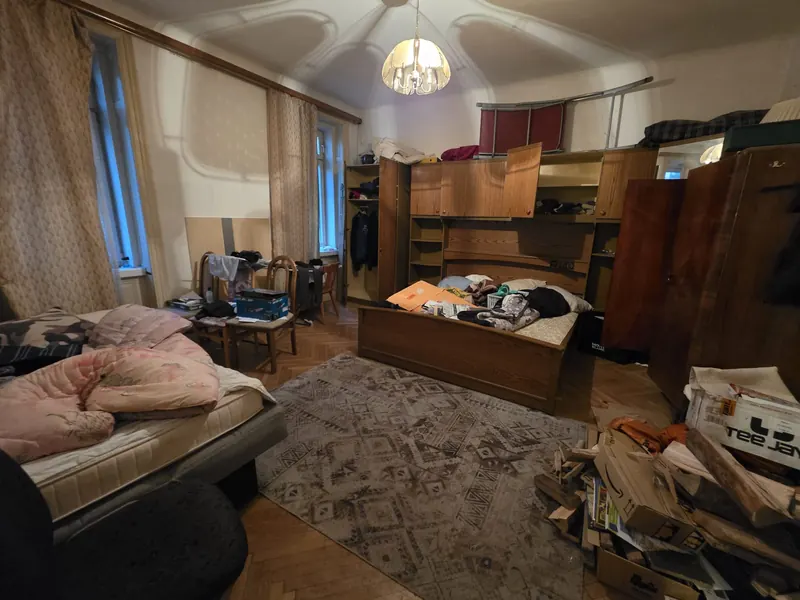 Verlassenschaft Linz – Zimmer vor der Räumung Zimmer mit Möbeln im Rahmen einer Verlassenschaft und eines Nachlassankaufs in Linz